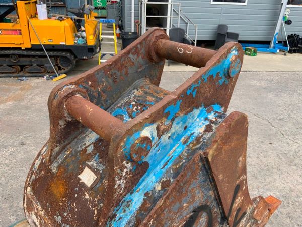 24" KEEN DIGGING BUCKET...65mm PINS........1304t. 359390664