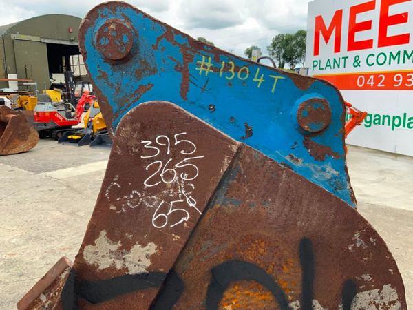 24" KEEN DIGGING BUCKET...65mm PINS........1304t. 359390661