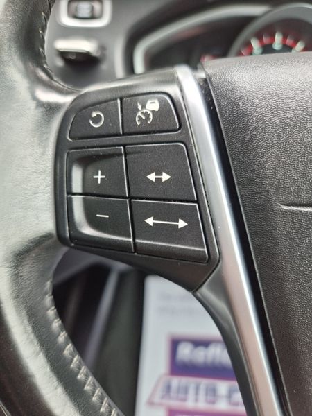 2013 Volvo V40 Automatic 359498331