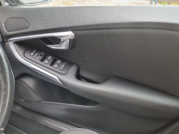 2013 Volvo V40 Automatic 359498663