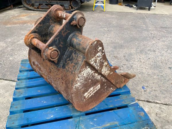 24" WHITES DIGGING BUCKET......45mm PINS....191w. 359492996
