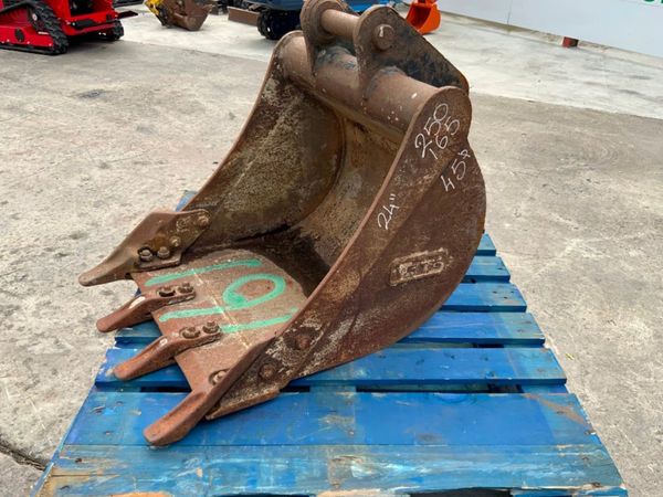 24" WHITES DIGGING BUCKET......45mm PINS....191w. 359492999