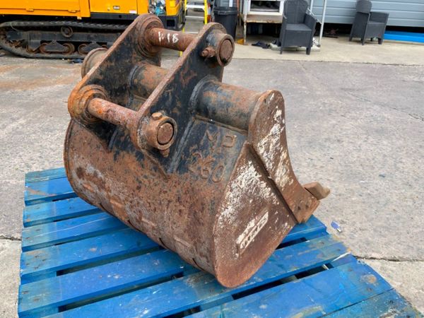 24" WHITES DIGGING BUCKET......45mm PINS....191w. 359492990