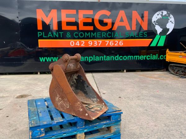 18" DIGGING BUCKET..........50mm PINS.........195 359493070