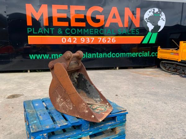 18" DIGGING BUCKET..........50mm PINS.........195 359493072