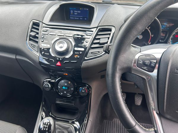Ford fiesta titanium 359506534