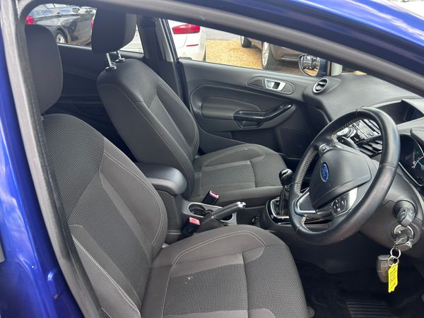Ford fiesta titanium 359506536