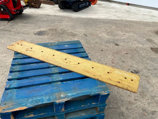 1.8mts CUTTING EDGE BLADE / WEAR PLATE. 359502251