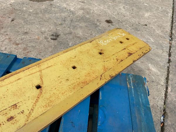 1.8mts CUTTING EDGE BLADE / WEAR PLATE. 359502252