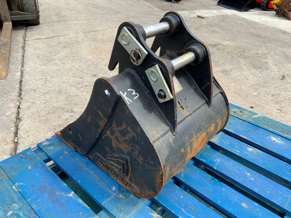 UNUSED 18" RHINOX  BUCKET......35mm PINS....212w. 359602804