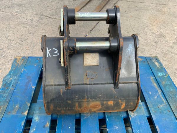 UNUSED 18" RHINOX  BUCKET......35mm PINS....212w. 359602803