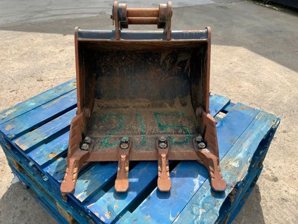24" JCB MINI DIGGER BUCKET...35mm PINS........215 359603359