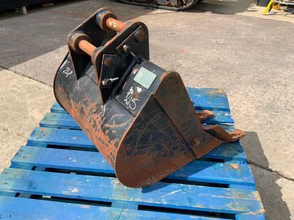 24" JCB MINI DIGGER BUCKET...35mm PINS........215 359603353