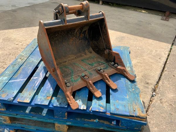 24" JCB MINI DIGGER BUCKET...35mm PINS........215 359603360