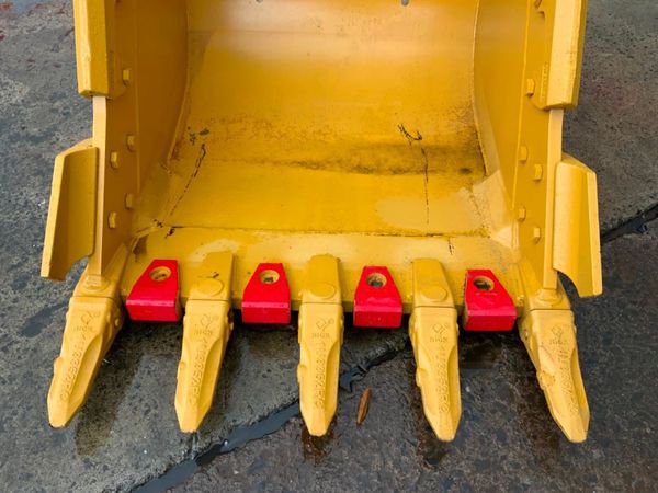 UNUSED 48" DIGGING BUCKET......80mm pins.....1973. 359618251