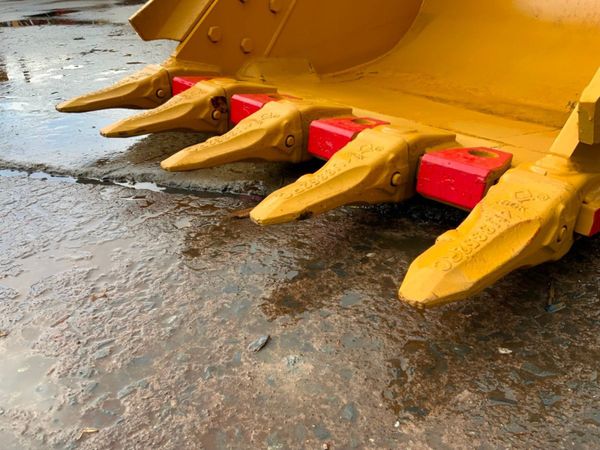 UNUSED 48" DIGGING BUCKET......80mm pins.....1973. 359618252