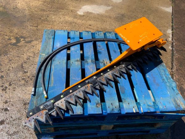 UNUSED 60" MINI DIGGER HEDGE CUTTER.......2070. 359621544
