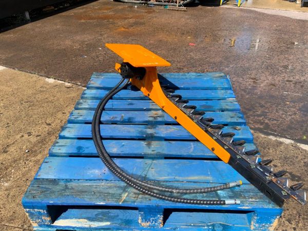 UNUSED 60" MINI DIGGER HEDGE CUTTER.......2070. 359621546