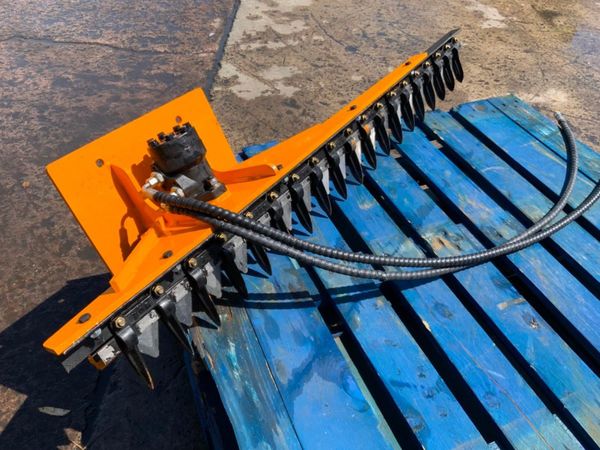 UNUSED 60" MINI DIGGER HEDGE CUTTER.......2070. 359621542