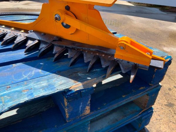 UNUSED 60" MINI DIGGER HEDGE CUTTER.......2070. 359621553