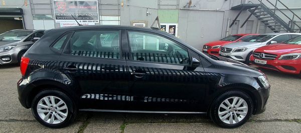 2017 Volkswagen Polo | High Line 359639815