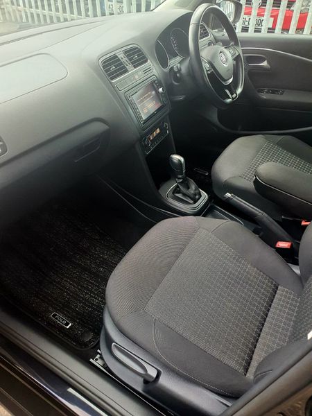 2017 Volkswagen Polo | High Line 359639825