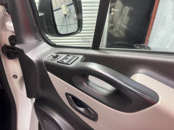 192 RENAULT TRAFFIC  LWB ! 359632331