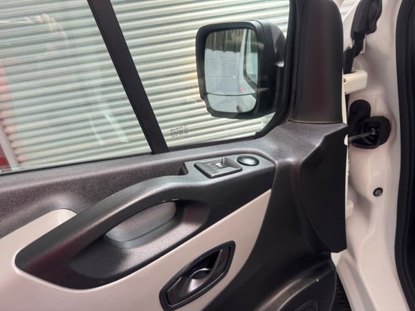 192 RENAULT TRAFFIC  LWB ! 359632341