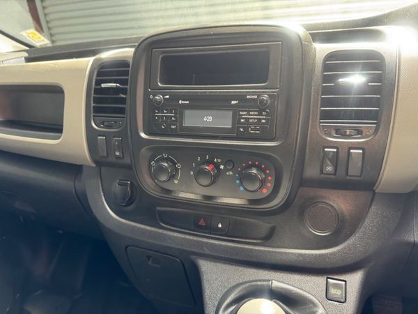 192 RENAULT TRAFFIC  LWB ! 359632343