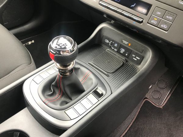 241 Hyundai KONA 1.0 Petrol N-Line 6 Speed Manual. 359642178