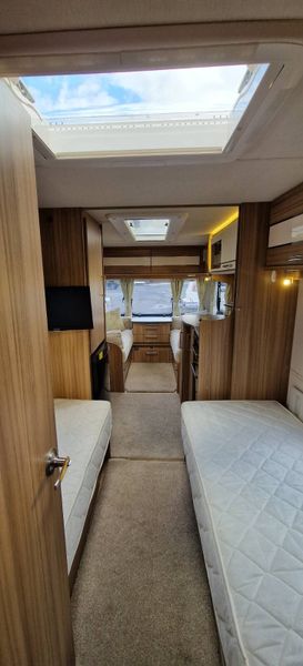 Lunar Quasar Caravan 359673296