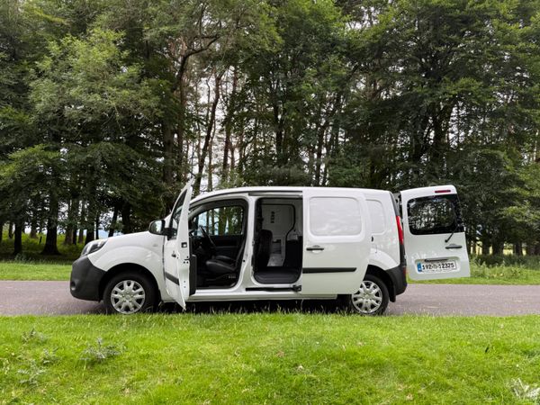 Renault Kangoo 2019 Low KM 359717213