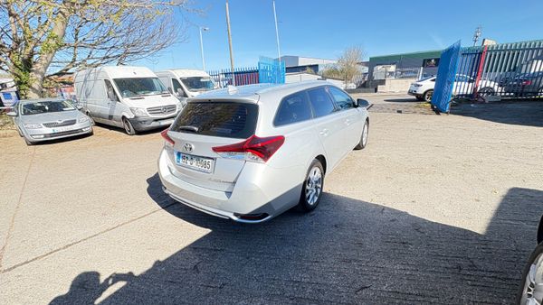 2015 Toyota Auris Hybrid 1.8 359745399