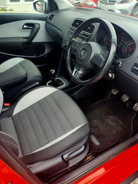 2014 Volkswagen Polo Cross (Good low milage) 359846864