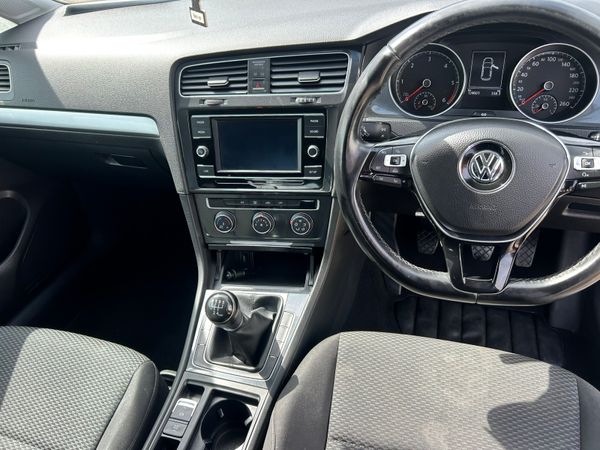 Volkswagon Golf van 359843512