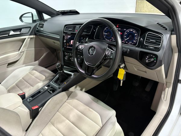 17 Volkswagen Golf Highline 2.0 TDi 150 Bhp 359866494