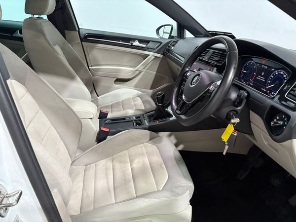 17 Volkswagen Golf Highline 2.0 TDi 150 Bhp 359866495