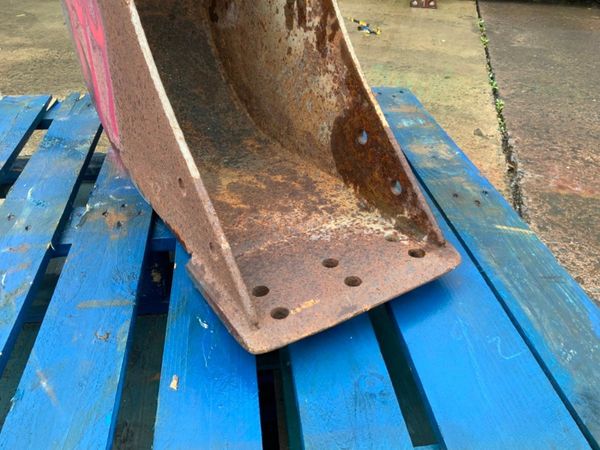 12" DIGGING BUCKET......45mm PINS........199w. 359889155
