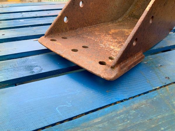 12" DIGGING BUCKET......45mm PINS........199w. 359889156