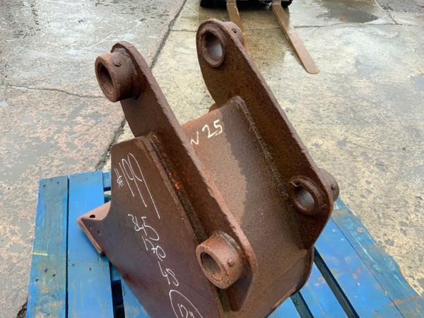 12" DIGGING BUCKET......45mm PINS........199w. 359889159