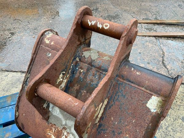 24" DIGGING BUCKET....50mm PINS......197w. 359889186