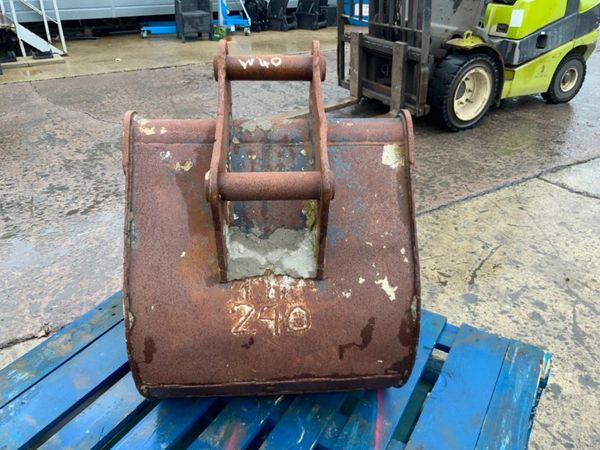 24" DIGGING BUCKET....50mm PINS......197w. 359889187