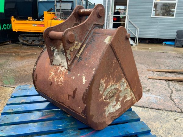 24" DIGGING BUCKET....50mm PINS......197w. 359889188