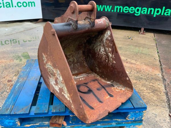 24" DIGGING BUCKET....50mm PINS......197w. 359889180
