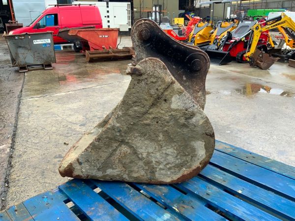 18" DIGGING BUCKET....45mm PINS.....2008. 359889222