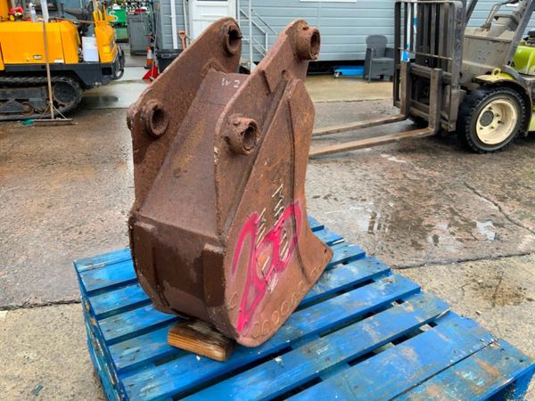 12" JCB DIGGING BUCKET..........45m PINS......200w 359889235