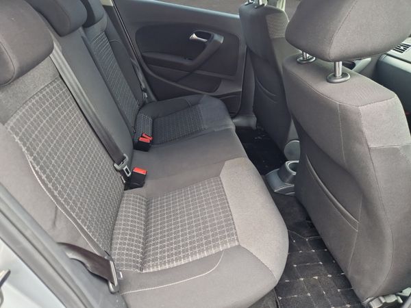 2015 VOLKSWAGEN POLO COMFORT LINE 1.2  AUTOMATIC 359948400