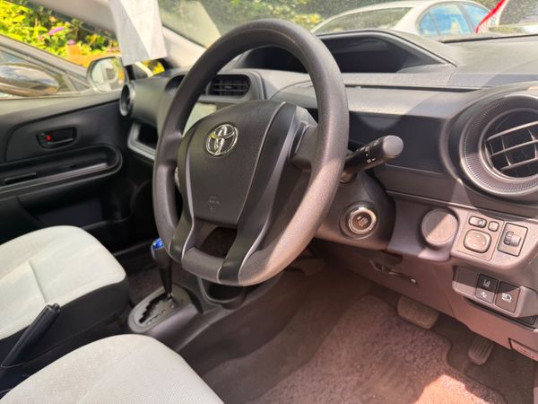 2019 Toyota Aqua Hybrid( Immobiliser fitted) 359943183