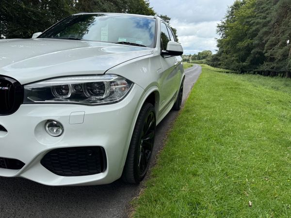 BMW X5 2016 Pearl White 359960500