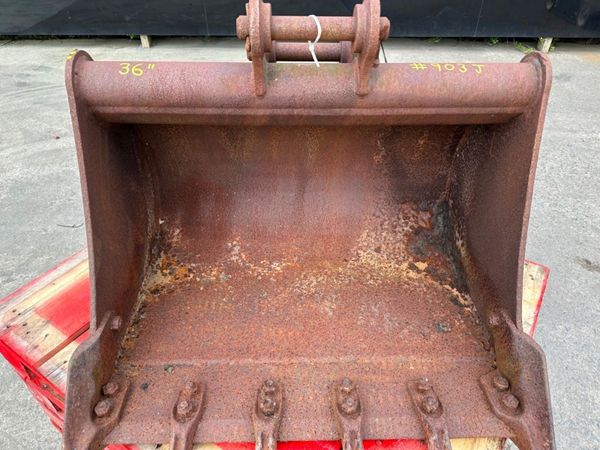 36" GEITH DIGGING BUCKET....40mm PINS.......903j 350807164